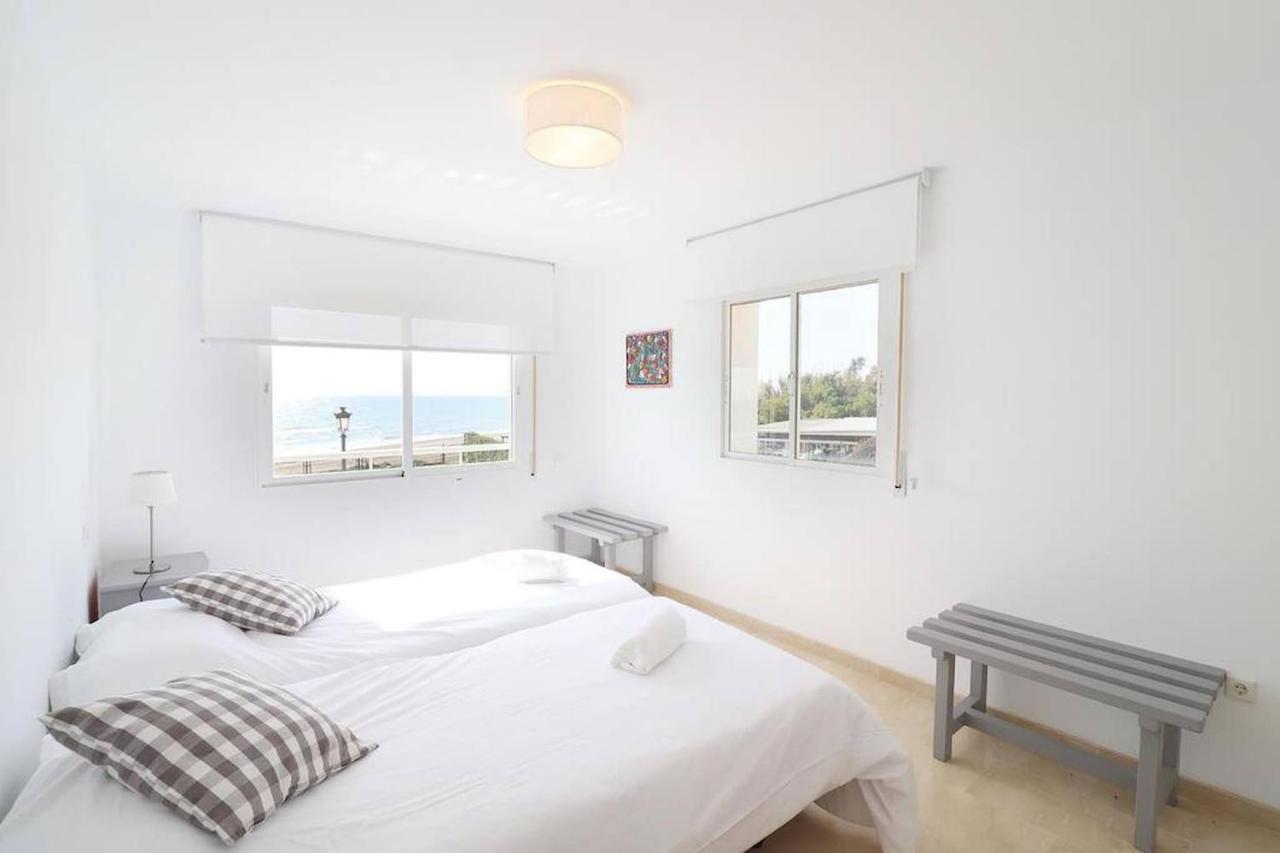 Amazing 3Bedroom Flat With Seafront Views & Pool By Sharingco Marbella Bagian luar foto