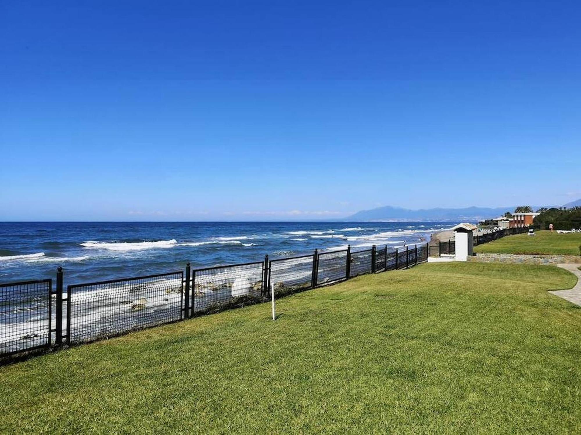 Amazing 3Bedroom Flat With Seafront Views & Pool By Sharingco Marbella Bagian luar foto