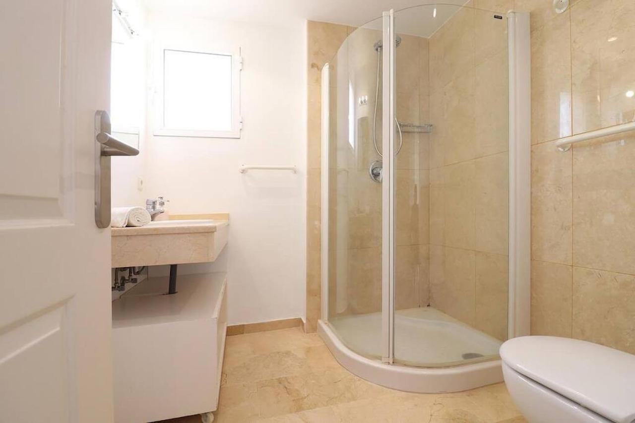 Amazing 3Bedroom Flat With Seafront Views & Pool By Sharingco Marbella Bagian luar foto